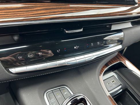 Used 2023 Cadillac Escalade ESV Premium Luxury image 36