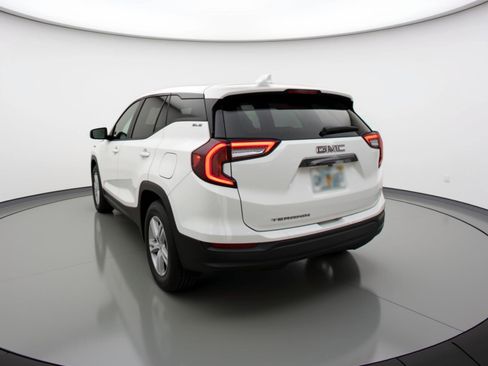 Used 2024 GMC Terrain SLE FWD image 6