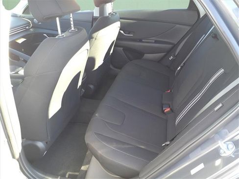 Certified 2025 Hyundai Elantra SEL image 19