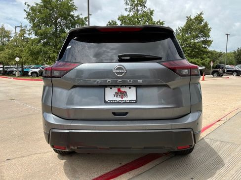 Used 2025 Nissan Rogue SV FWD image 7