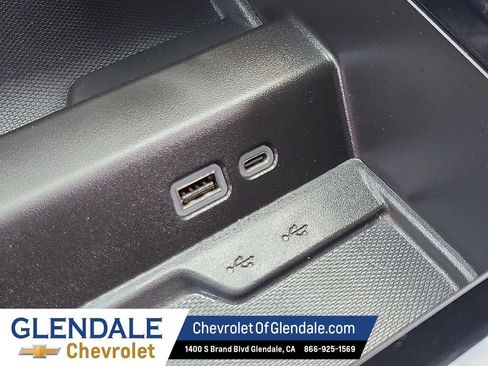 Used 2025 Chevrolet Suburban Z71 AWD/4WD image 29