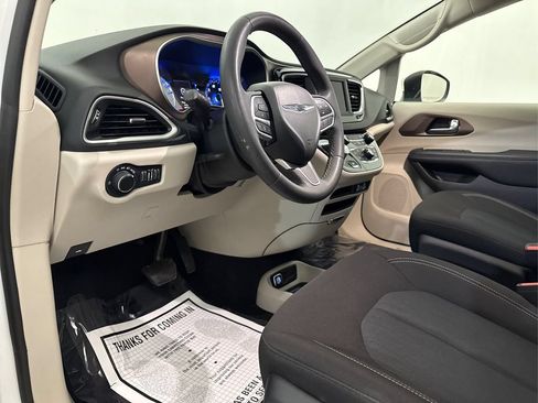 Used 2023 Chrysler Voyager LX FWD image 28