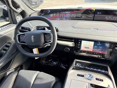 New 2025 Lincoln Navigator Reserve w/ Jet Appearance Package image 13