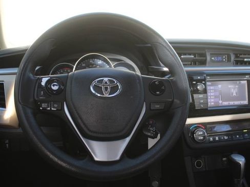 Used 2014 Toyota Corolla LE image 25