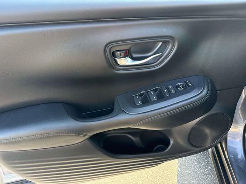 Used 2025 Honda HR-V LX image 19