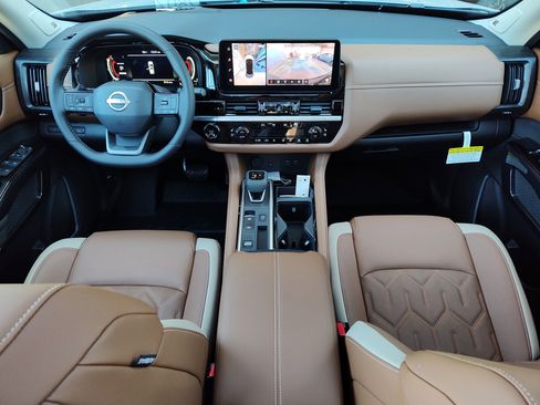 New 2026 Nissan Pathfinder Platinum image 11