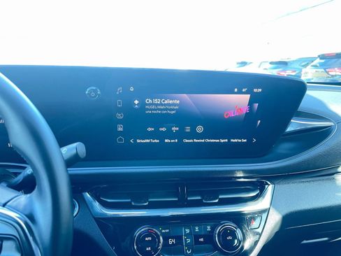 Used 2025 Buick Envista Sport Touring image 21