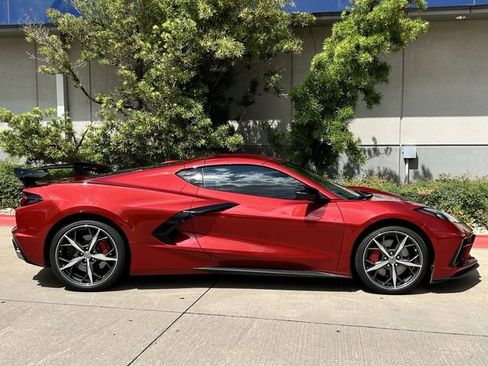 Used 2022 Chevrolet Corvette Stingray Preferred Cpe w/ Z51 Performance Package RWD image 3