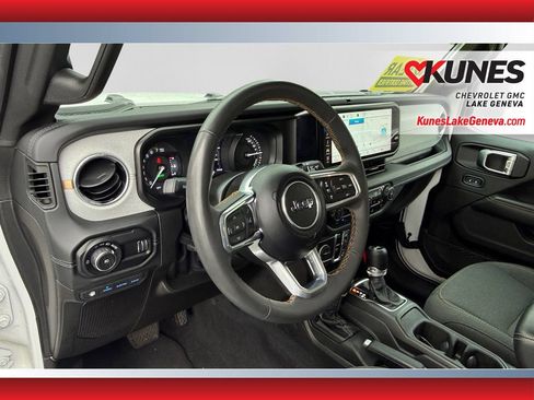 Used 2024 Jeep Wrangler Unlimited Sahara AWD/4WD image 16