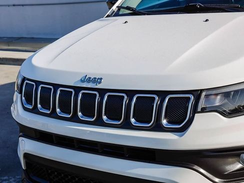 Used 2022 Jeep Compass Latitude AWD/4WD image 6