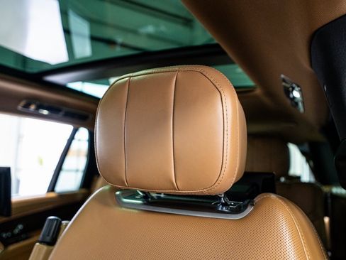 Used 2023 Land Rover Range Rover Long Wheelbase SE image 37