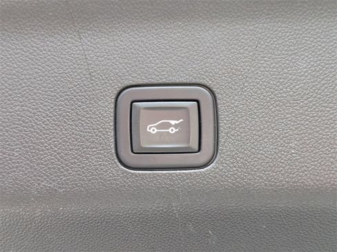 Used 2021 Chevrolet Tahoe High Country image 14