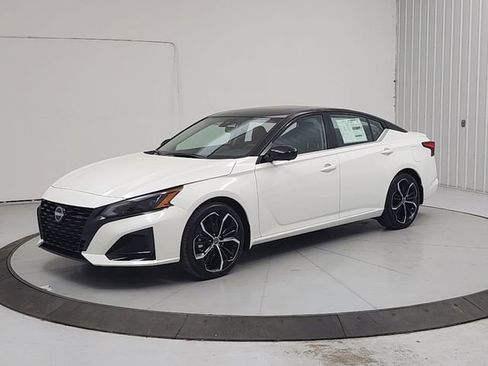 New 2026 Nissan Altima 2.5 SR w/ SR Premium Package FWD image 3