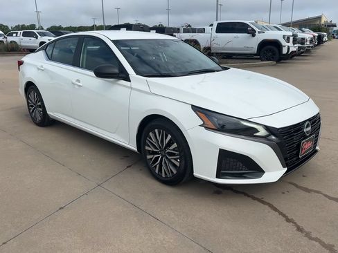 Used 2026 Nissan Altima 2.5 SV FWD image 3