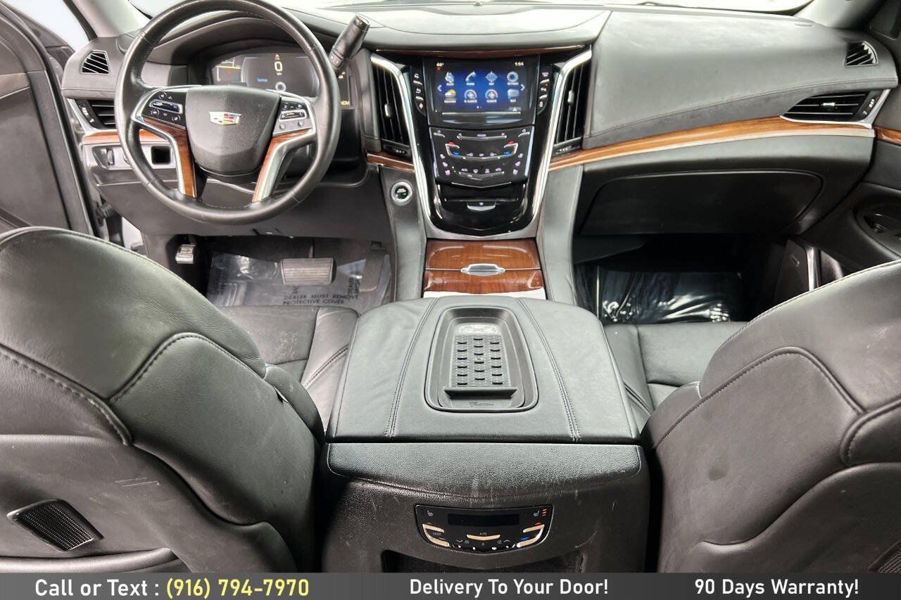 Used 2015 Cadillac Escalade 2WD image 17
