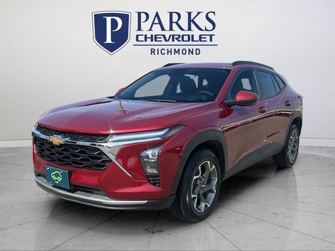 Used 2025 Chevrolet Trax LT image 3