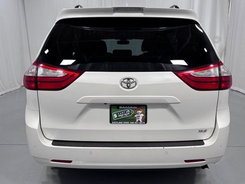 Used 2018 Toyota Sienna XLE Premium FWD image 6