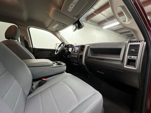 Used 2018 RAM 2500 Tradesman w/ Chrome Appearance Group image 25