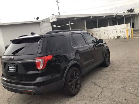 Used 2017 Ford Explorer XLT w/ Equipment Group 202A image 4