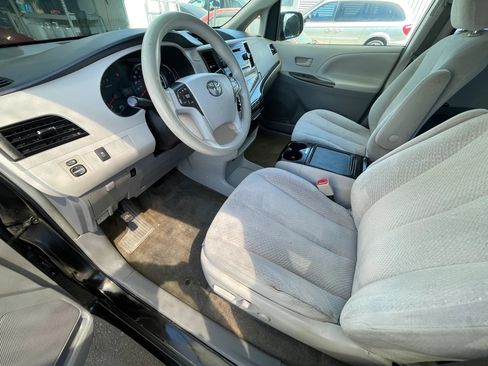 Used 2013 Toyota Sienna LE FWD image 9