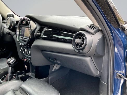 Used 2019 MINI Cooper S image 17