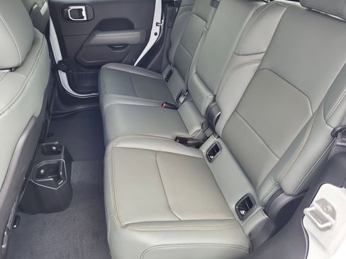 New 2025 Jeep Gladiator Mojave image 24