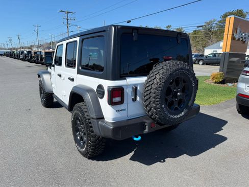Used 2023 Jeep Wrangler Unlimited w/ Cold Weather Group AWD/4WD image 6