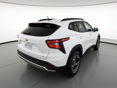 Used 2025 Chevrolet Trax LT image 9