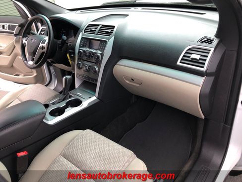 Used 2015 Ford Explorer XLT image 24