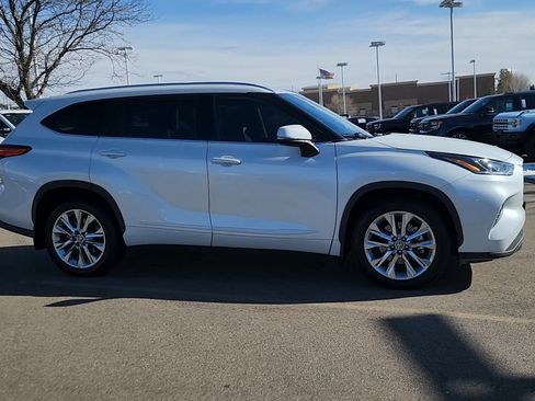 Used 2022 Toyota Highlander Limited image 8