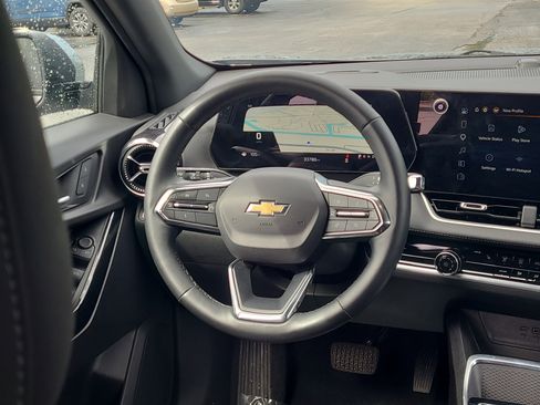 Used 2025 Chevrolet Equinox LT FWD image 16