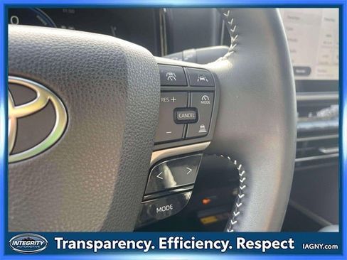 Used 2025 Toyota Camry SE image 23