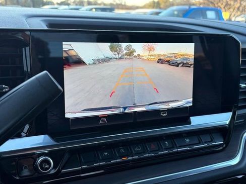 Certified 2025 GMC Sierra 1500 SLT image 11