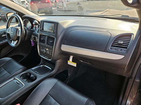 Used 2017 Dodge Grand Caravan GT FWD image 32