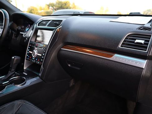 Used 2016 Ford Explorer Limited image 23