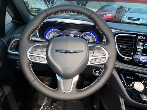 New 2026 Chrysler Pacifica Limited w/ Trailer Tow Group image 15