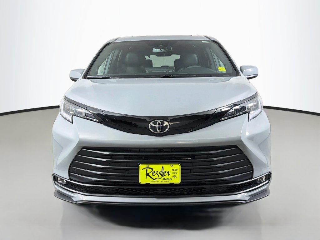 New 2026 Toyota Sienna XLE Woodland Edition AWD/4WD image 2