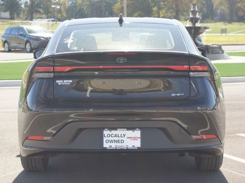 Used 2024 Toyota Prius LE image 3