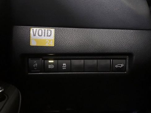 Used 2024 Toyota Venza XLE image 24