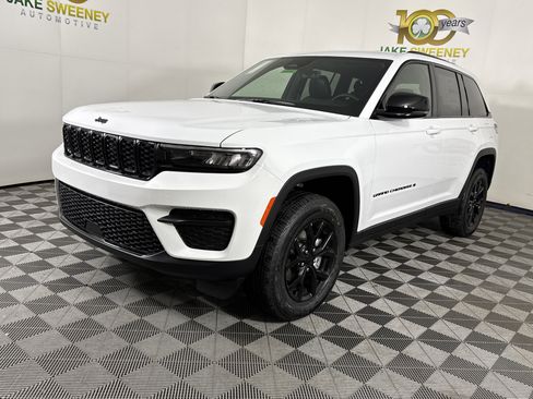 New 2025 Jeep Grand Cherokee Altitude image 3