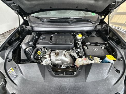 Used 2023 Jeep Cherokee Trailhawk w/ Sun & Sound Group image 28