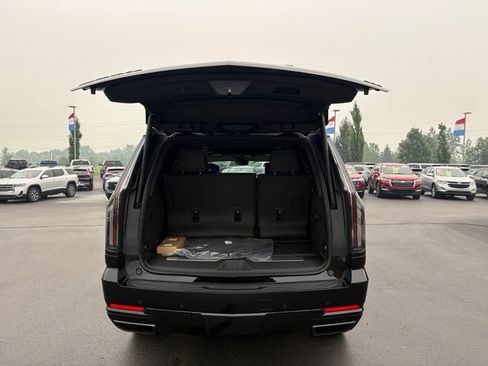 Used 2026 Cadillac Escalade Platinum Sport w/ LPO, ONYX Package AWD/4WD image 19