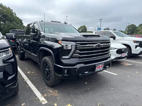 Used 2024 Chevrolet Silverado 3500 High Country w/ High Country Premium Package AWD/4WD image 2