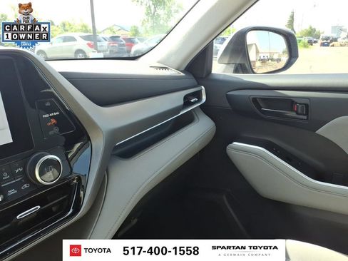 Used 2023 Toyota Highlander LE AWD/4WD image 24