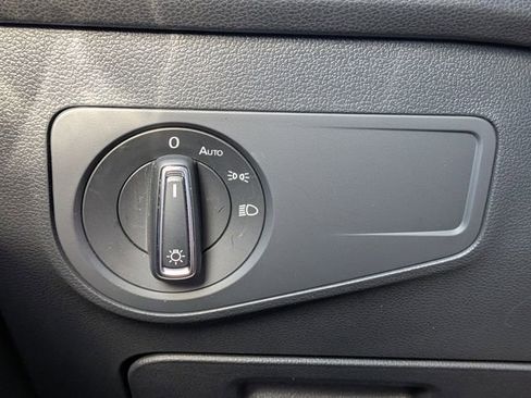 Used 2024 Volkswagen Tiguan SE image 23