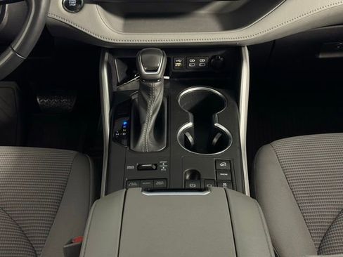 Used 2023 Toyota Highlander LE image 25