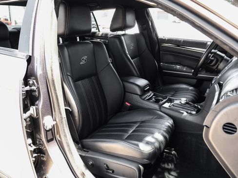 Used 2019 Chrysler 300 S RWD image 45