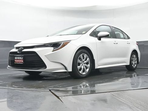 Certified 2026 Toyota Corolla LE FWD image 27