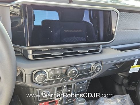 New 2025 Jeep Gladiator Mojave w/ Convenience Group image 18
