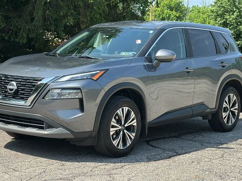 Used 2023 Nissan Rogue SV AWD/4WD image 2